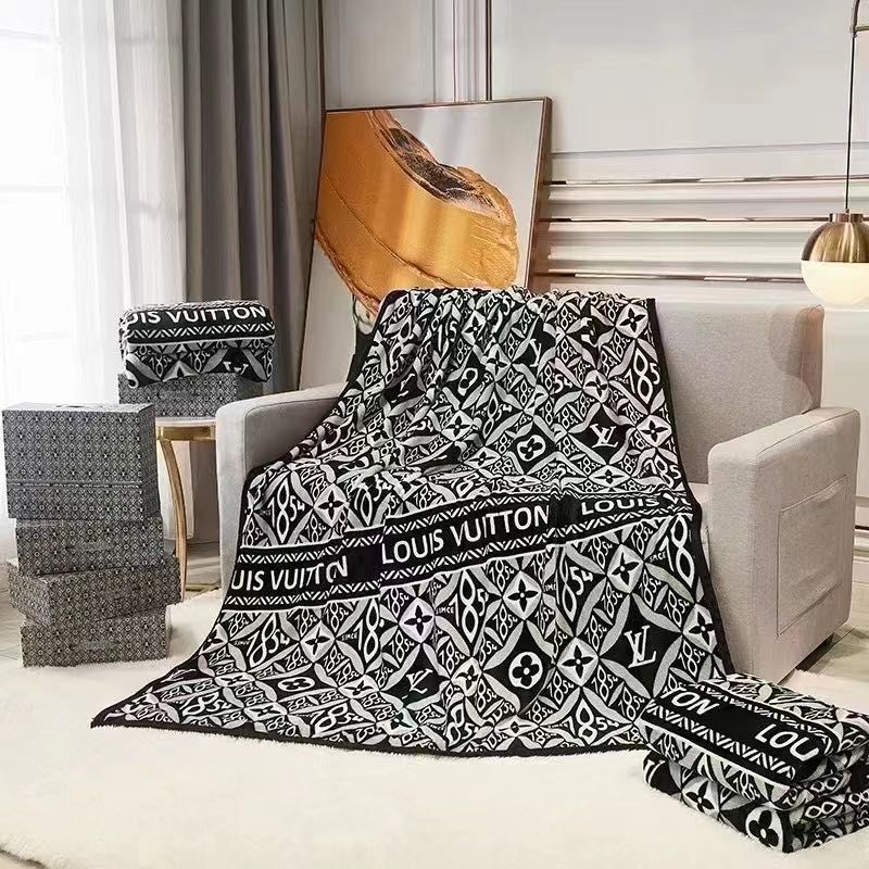 Uol Black White Colour White Print Ac Blanket 991016