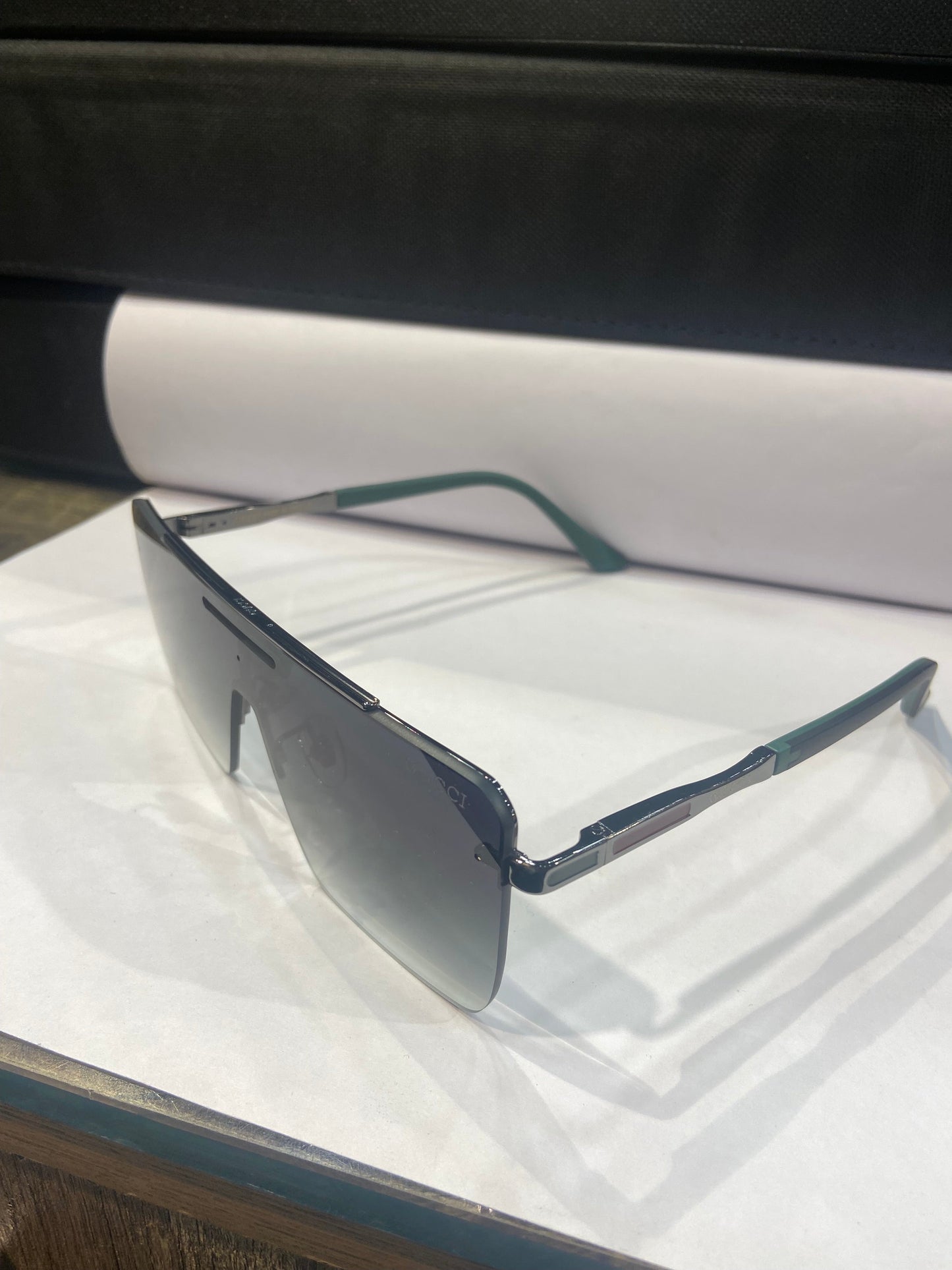 Cug Black Frame Green Shade Unisex Sunglasses 23220 60 14 140