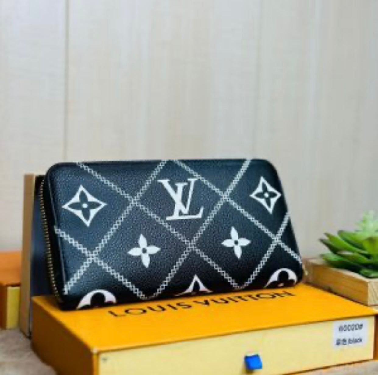 UOL Monogram old Flower Black White Ladies Clutch Zipper Wallet 60017140