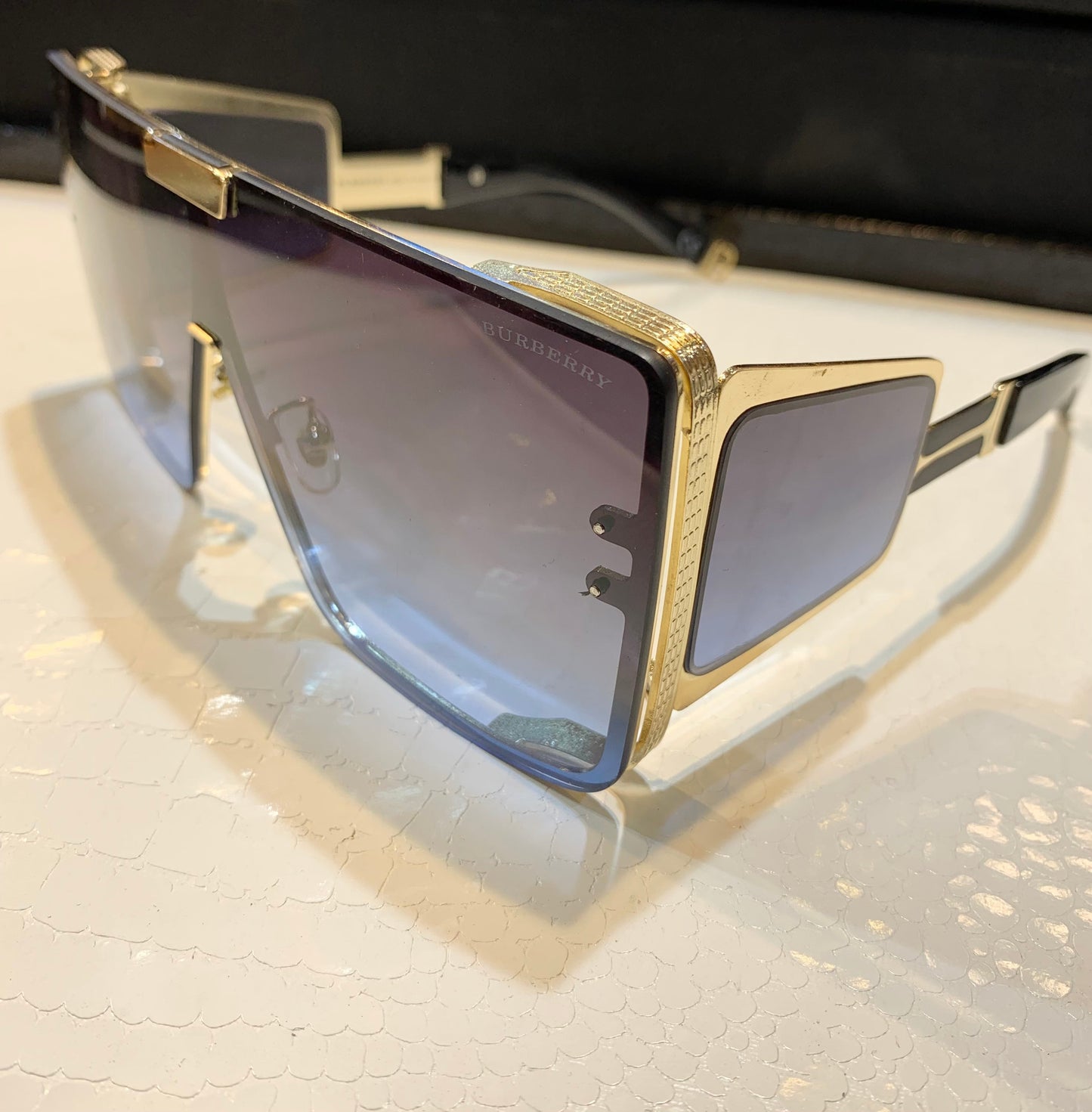 RUB Golden Frame Black Sky Shade Unisex Sunglass 50662 56 18-140