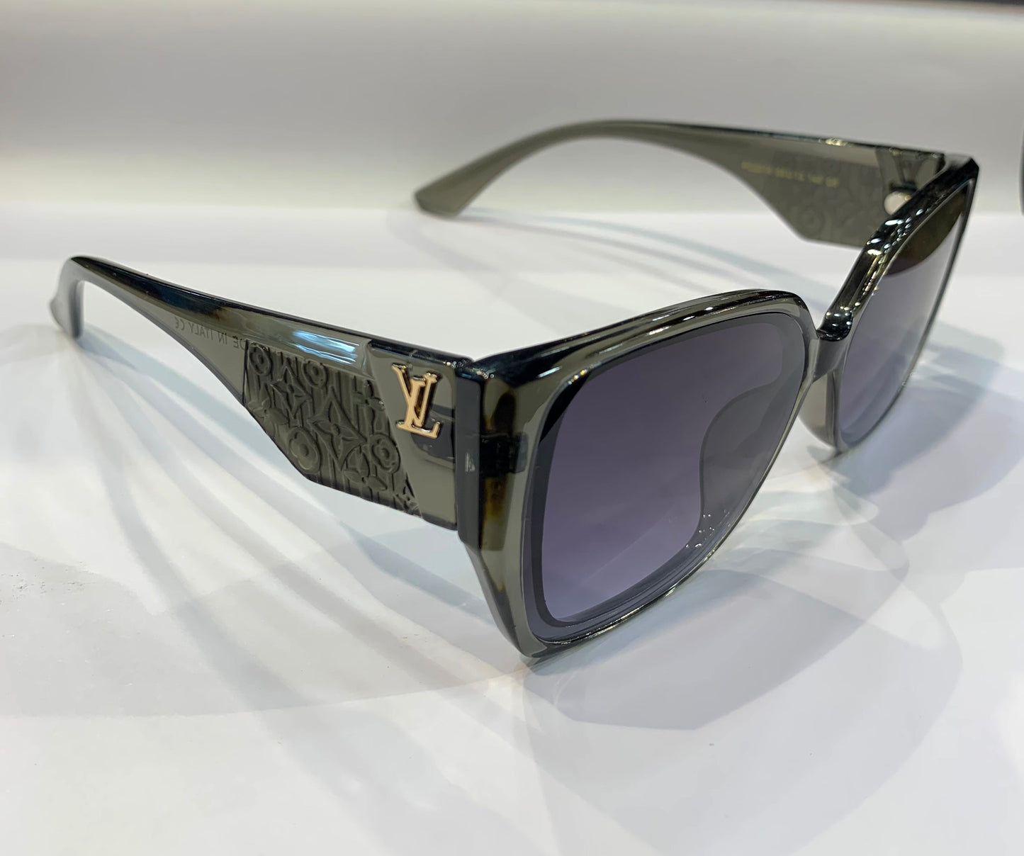 UOL VL Trancy Grey Frame Black Shade Sunglass PC5518 58 15 140 C6