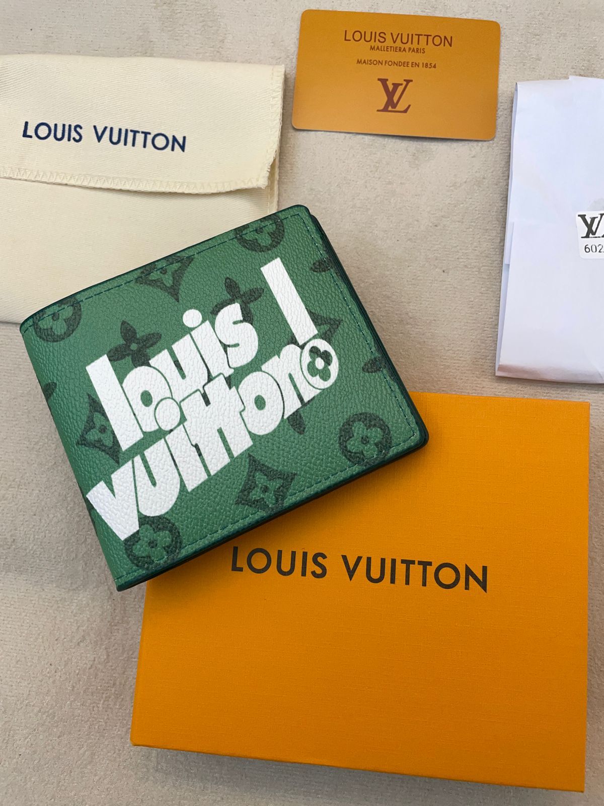 Branded Luxury Italian Leather Wallet Model Silk Screen Green 60223071