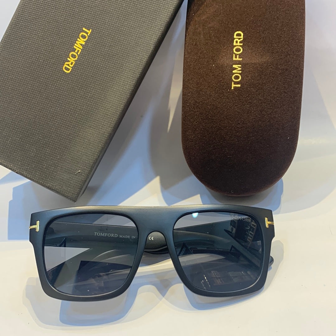 Tom mot Matte Black Frame Black Shade Unisec Sunglass 1922 54 21-137