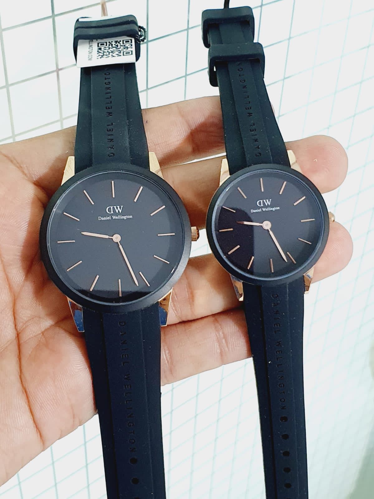 Wd Dw Black Silicon Strap Black Copper Dial Ladies Watch