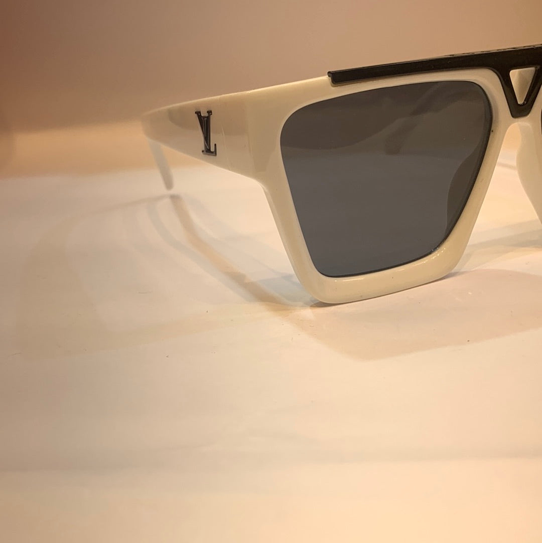 UOL VL Glossy White Frame Black Shade Unisex Sunglass Z1502 61 13-145
