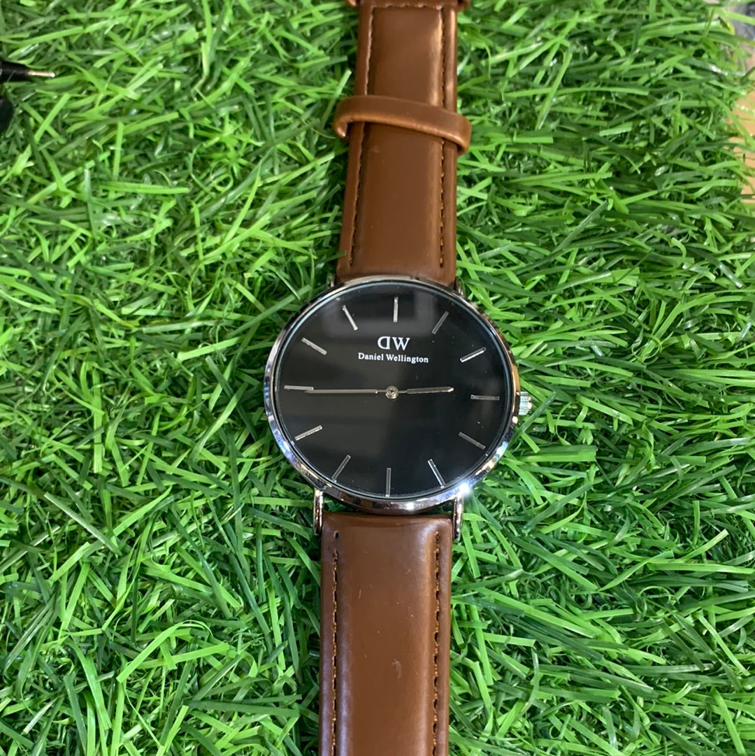 Wd Brown Strap Black Dial Silver Ring Ladies Watch