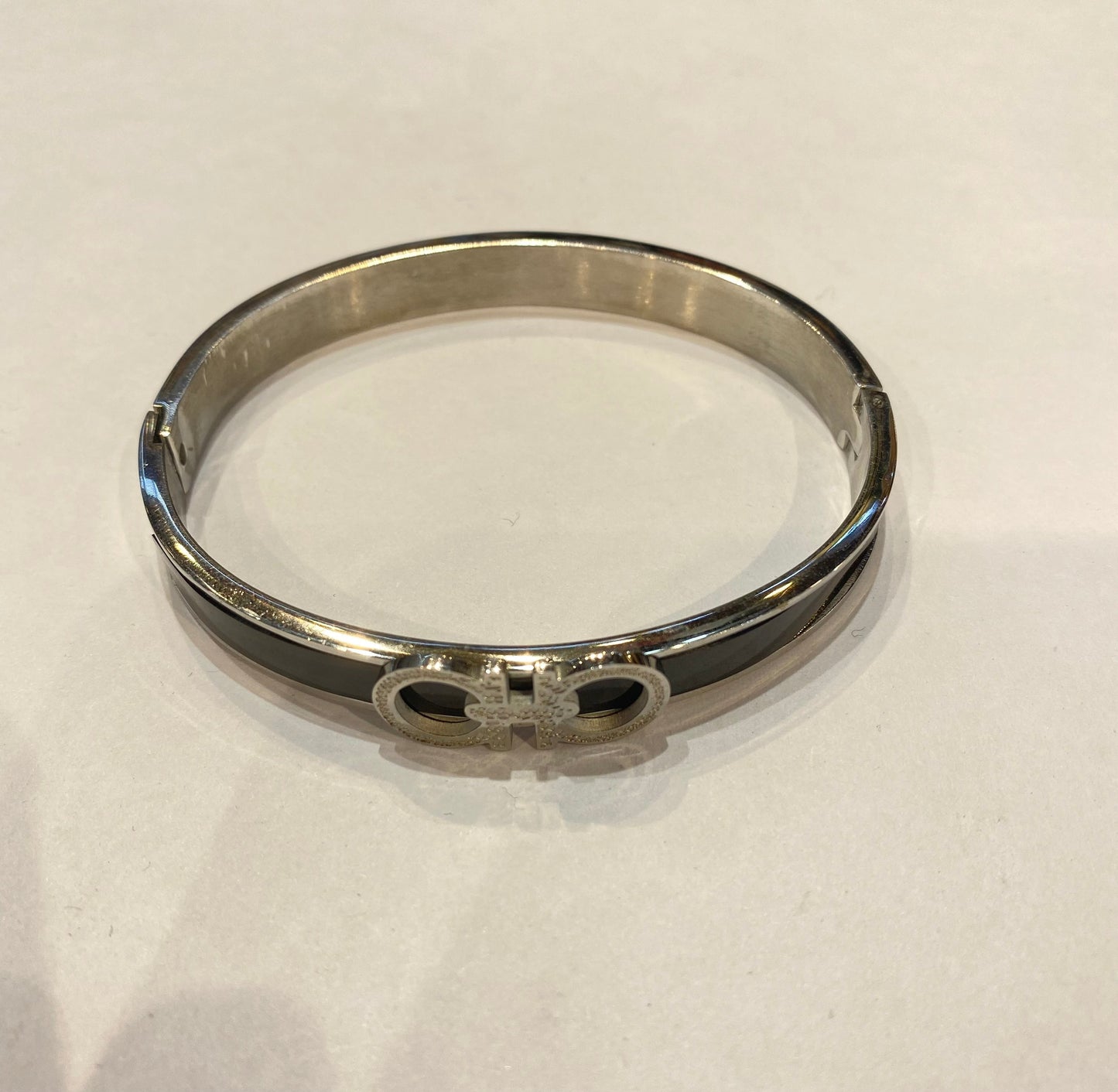 Sliver Black Colour Far Heavy Quality Bracelet 199913