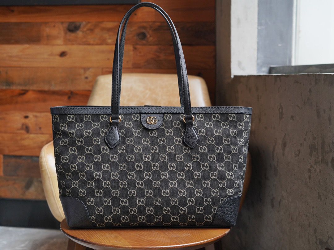 Cug Black Beige Gold Buckle Ladies Tote Bag 631685