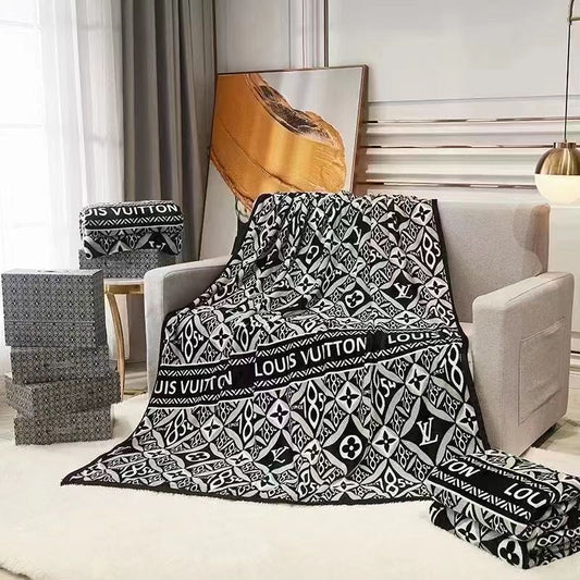 Uol Black White Colour White Print Ac Blanket 991016