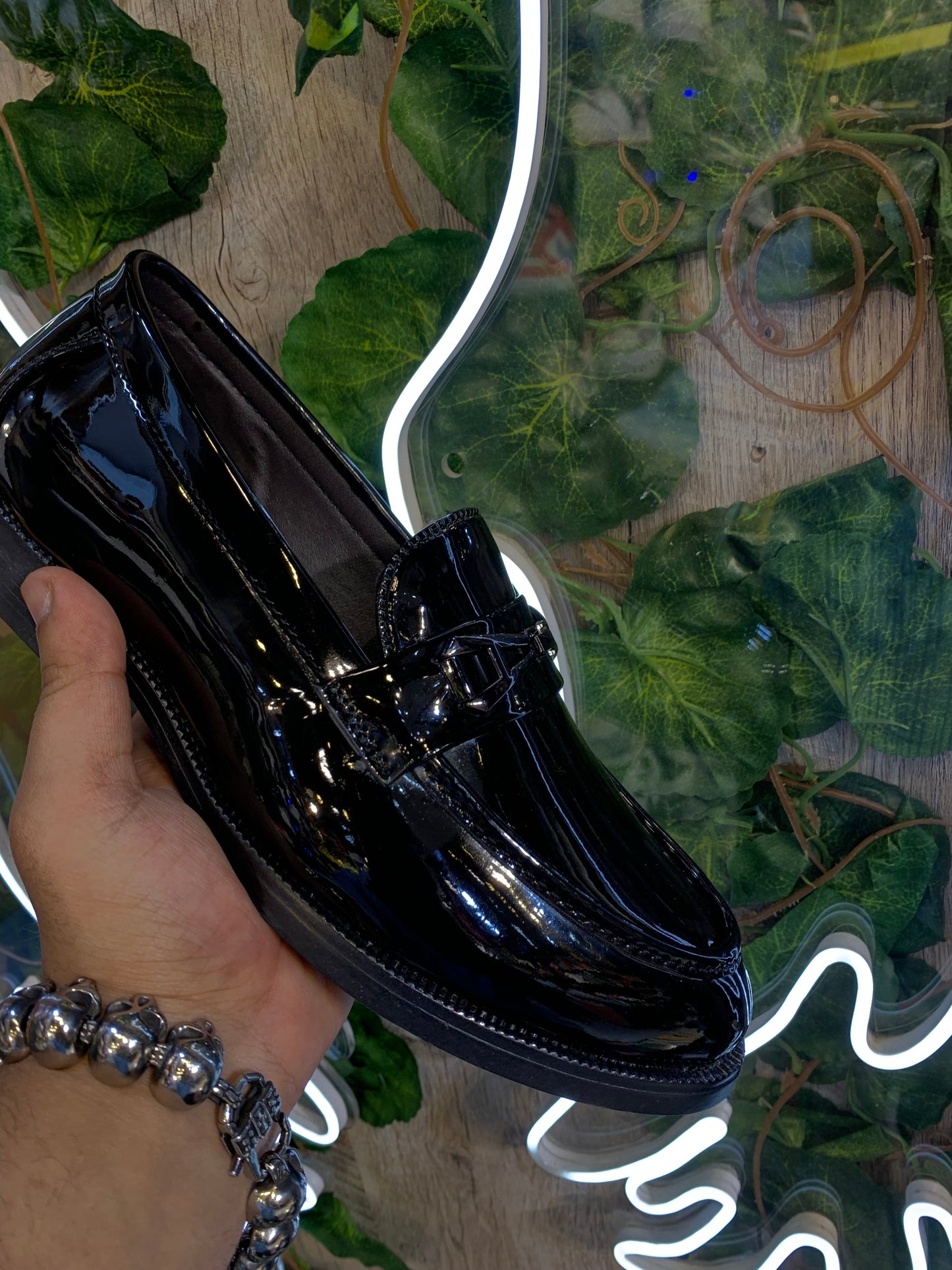 GUC CUG  Black Colour Party Wear Glossy pattern Loafer Shoes 987058