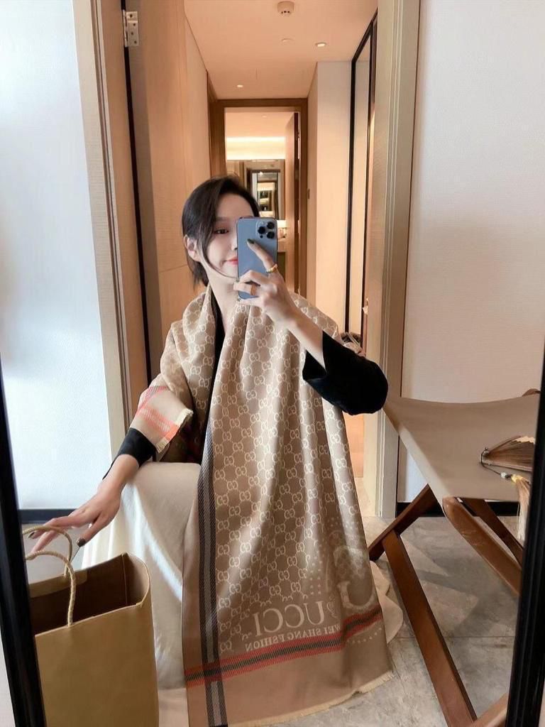 Cug Beige Colour Unisex Stole 981054