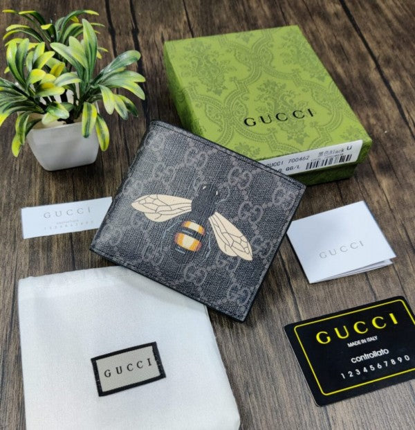 GUC CUG  Branded Luxury Italian Leather Black Colour Bee Wallet 60895