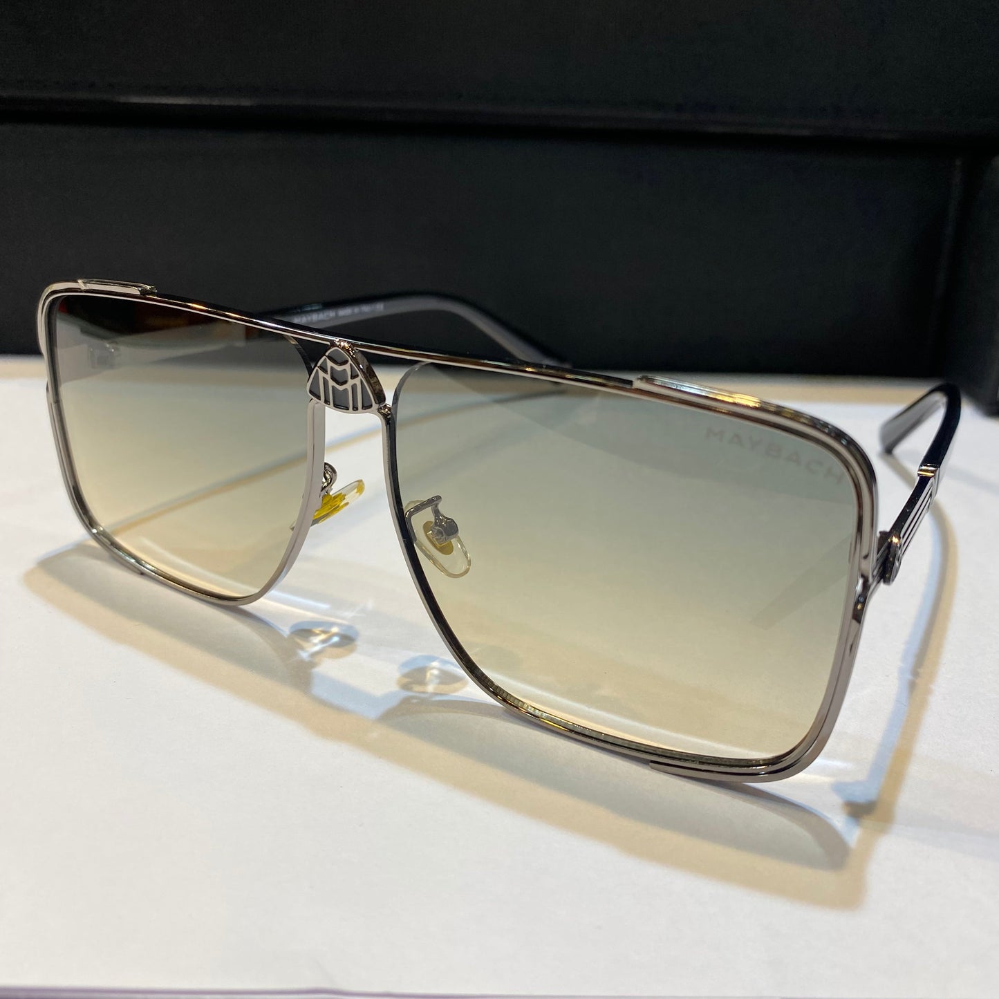 Yam Graise Black Frame Green Black Shade Unisex Sunglass GZ1295 56 18 140