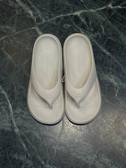 IDA ADI Cream Colour V Shape Slipper  987199