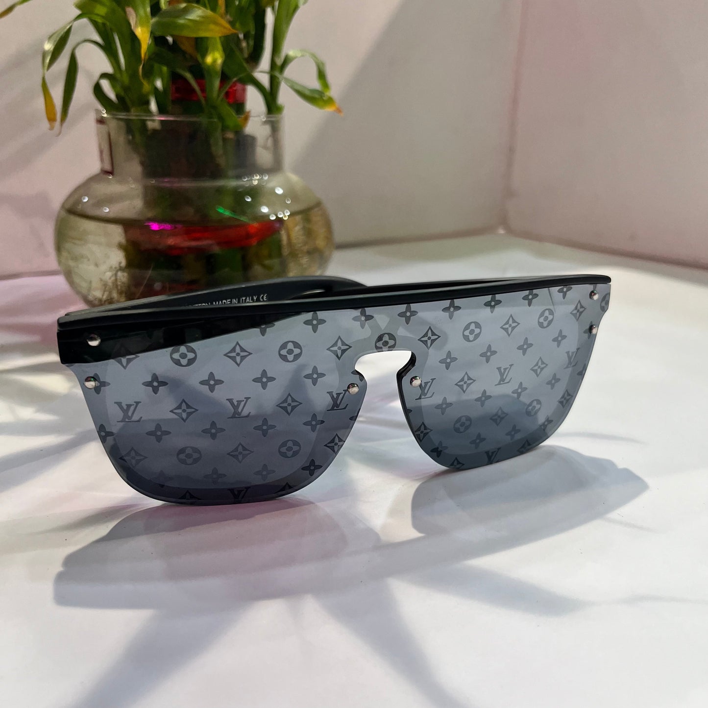 Uol Black Frame Vl Printed Black Shade Heavy Quality Sunglass LV23306220135 ￼