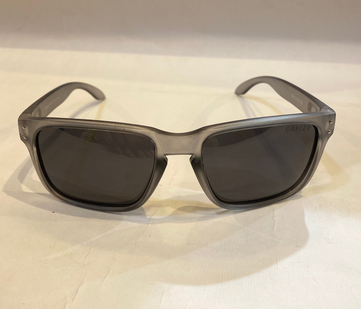 KAO Matte Grey Frame Black Shade Sunglass 3338 56 19-126
