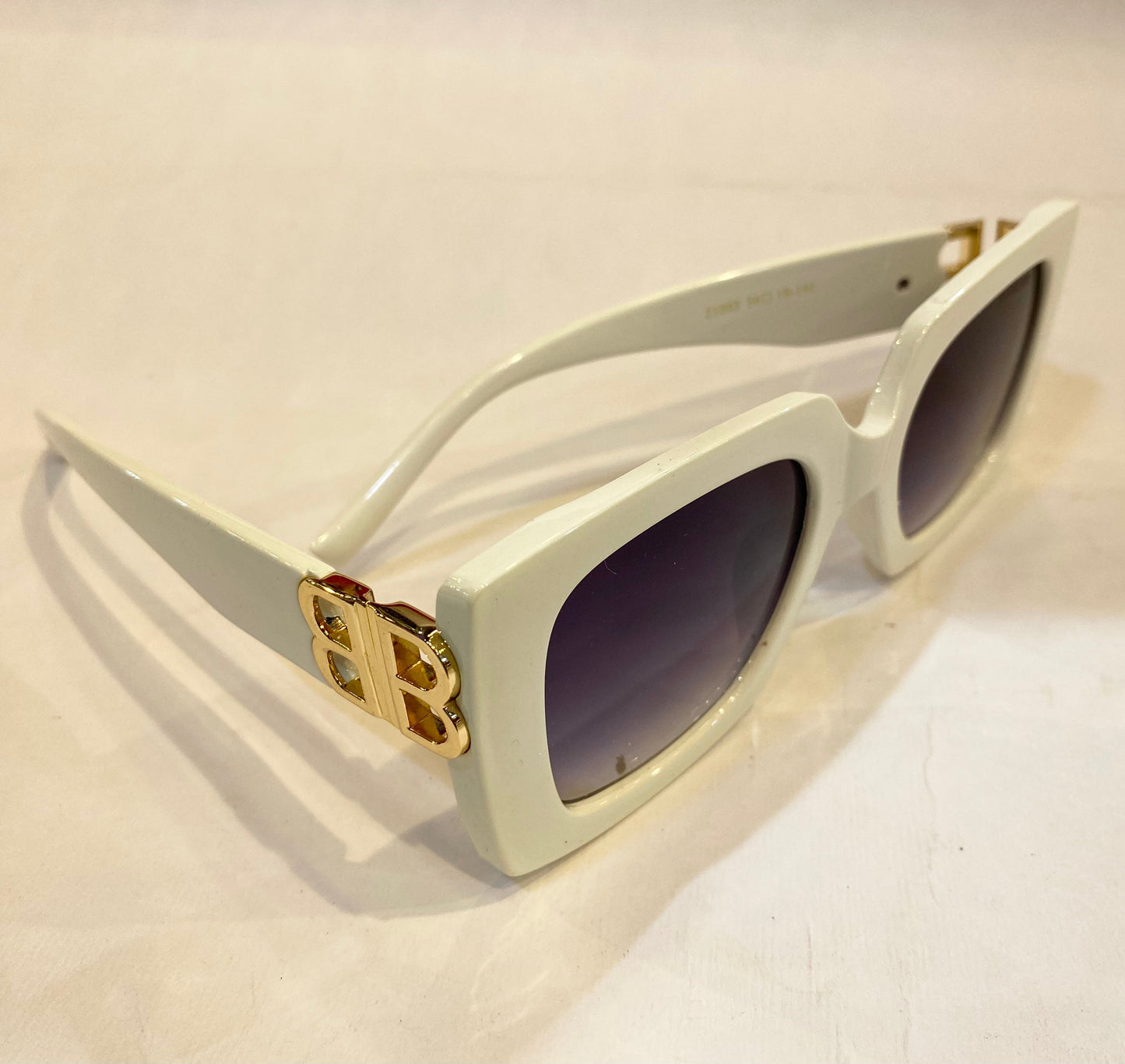 RUB White Frame Purple Shade Sunglass 21003 56 18-141