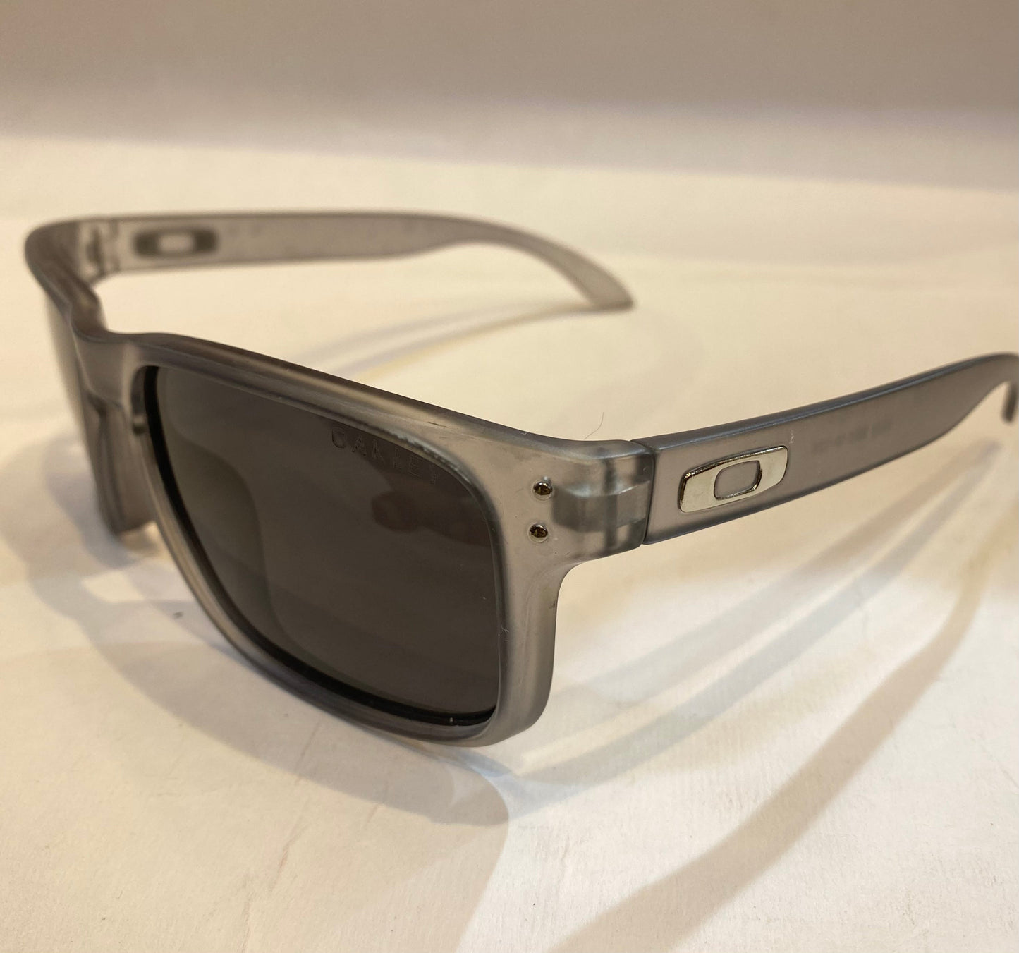 KAO Matte Grey Frame Black Shade Sunglass 3338 56 19-126