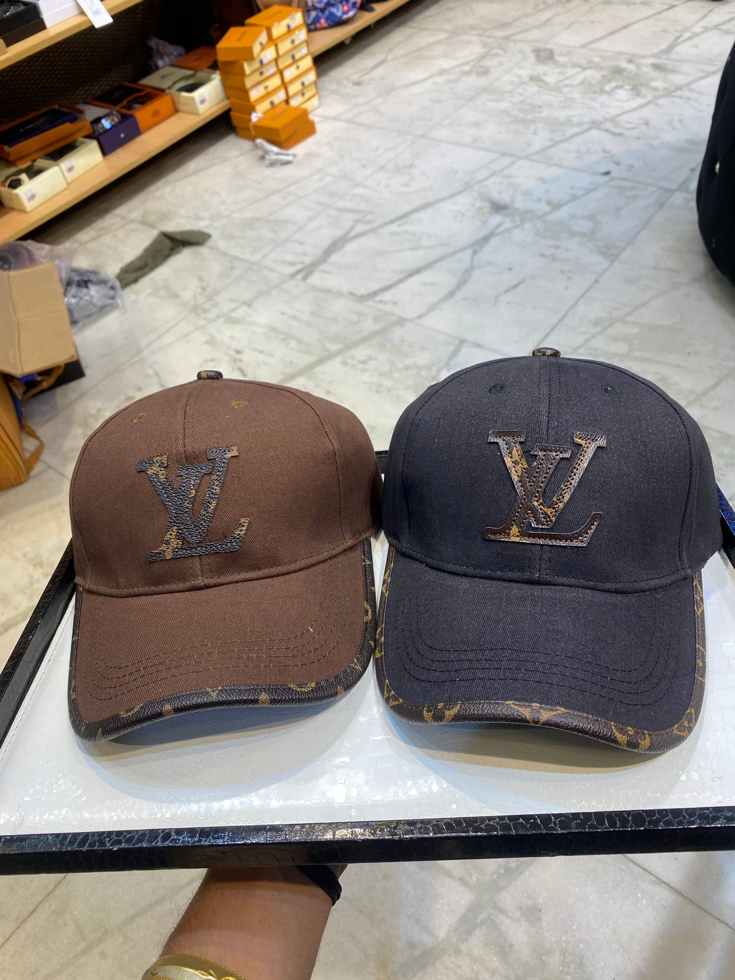 UOL LOU VL Leather Embroidery Imported Cap 987348