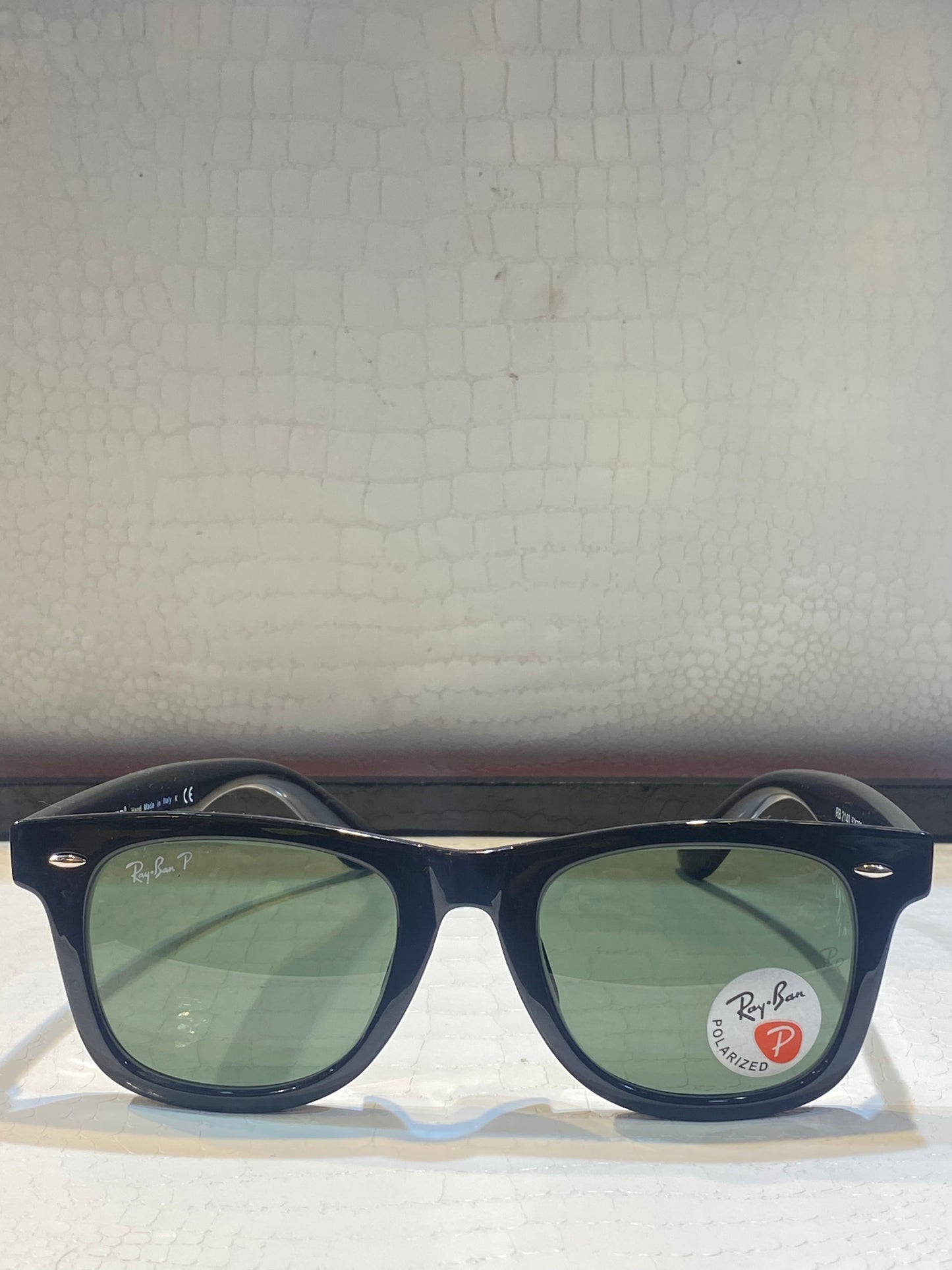 YAR RAY RB Blacked Frame Green Shade Unisex Sunglass RB 2140 52 22 150 3N
