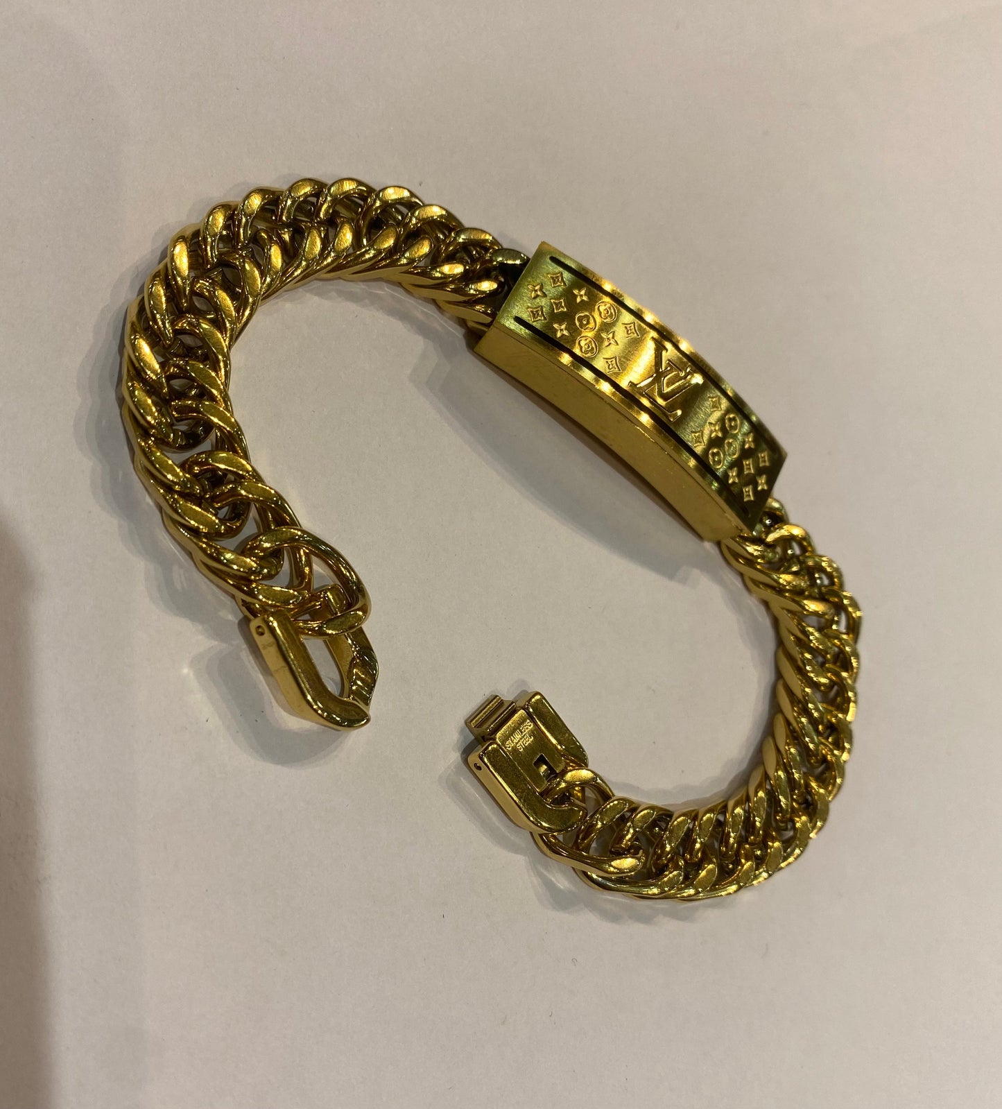 VL UOL Multiple Colour Premium Quality Bracelet 33303