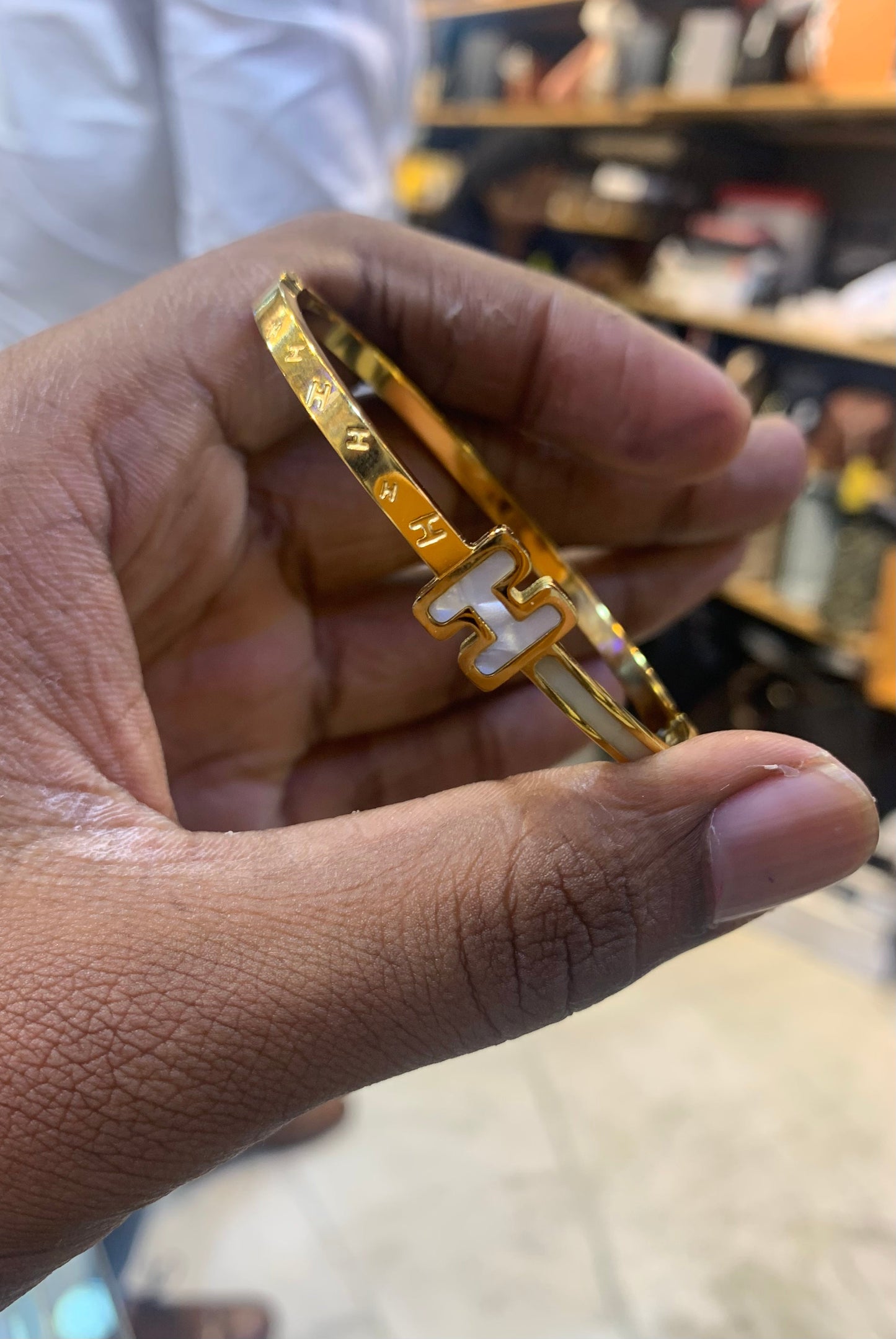 REH HER GOLD Color Premium Luxurious Men's Bracelet Bracelet With Fine Finishing For Unisex 502331