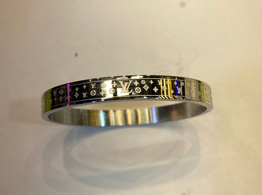 Sliver Colour Vl UOL Heavy Quality Bracelet 199935