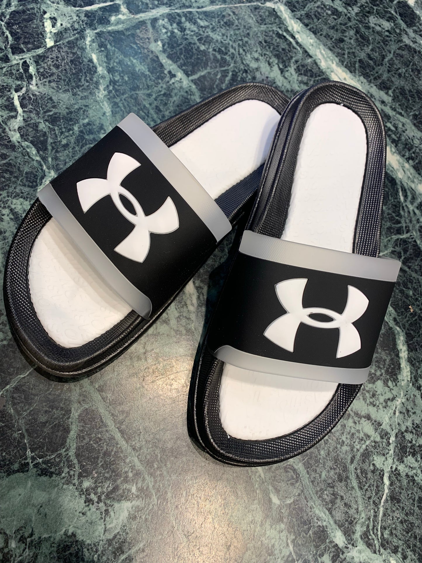 Black white Slipper