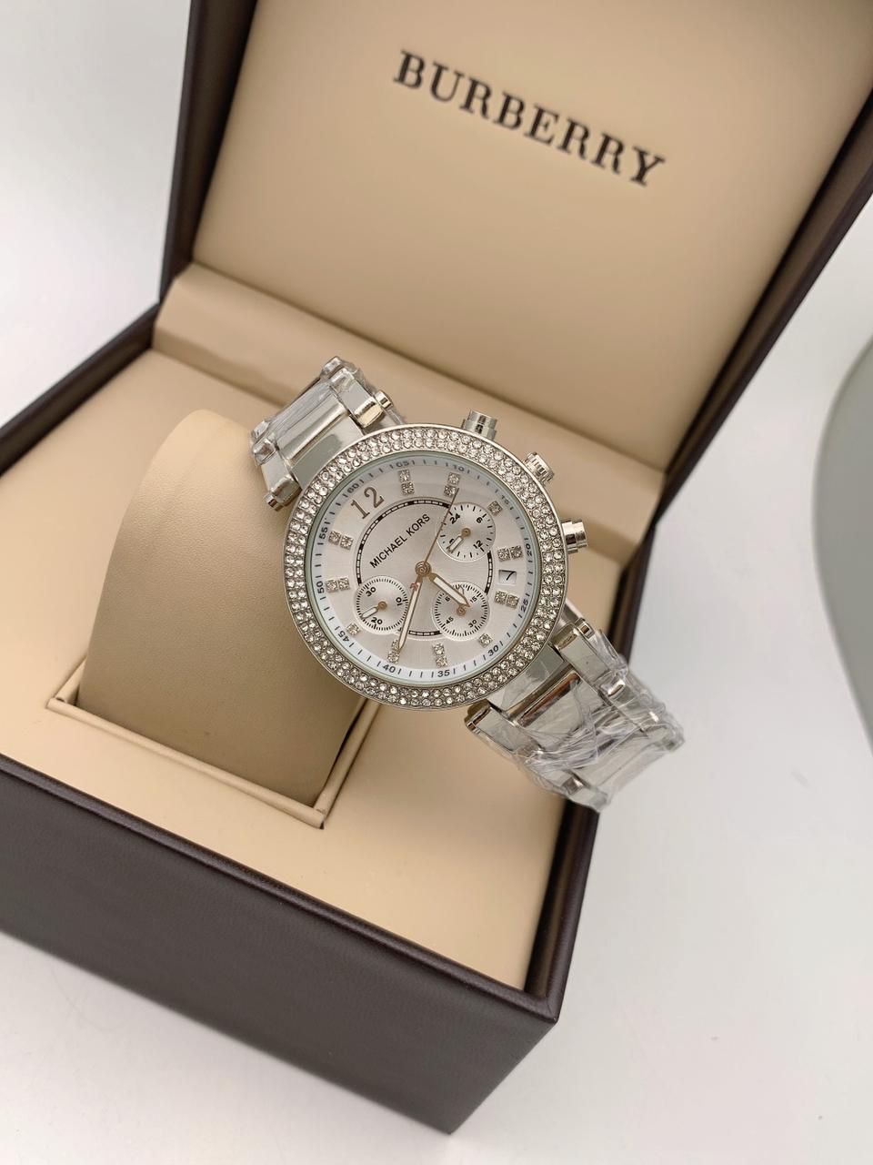 Cim Silver Chain White Dial Chronograph Working Ladies Watch