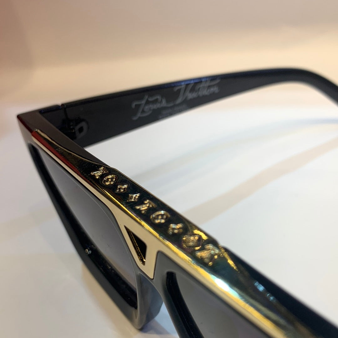UOL VL  Black Frame Black Shade Unisex Sunglass 21062 52 21-138