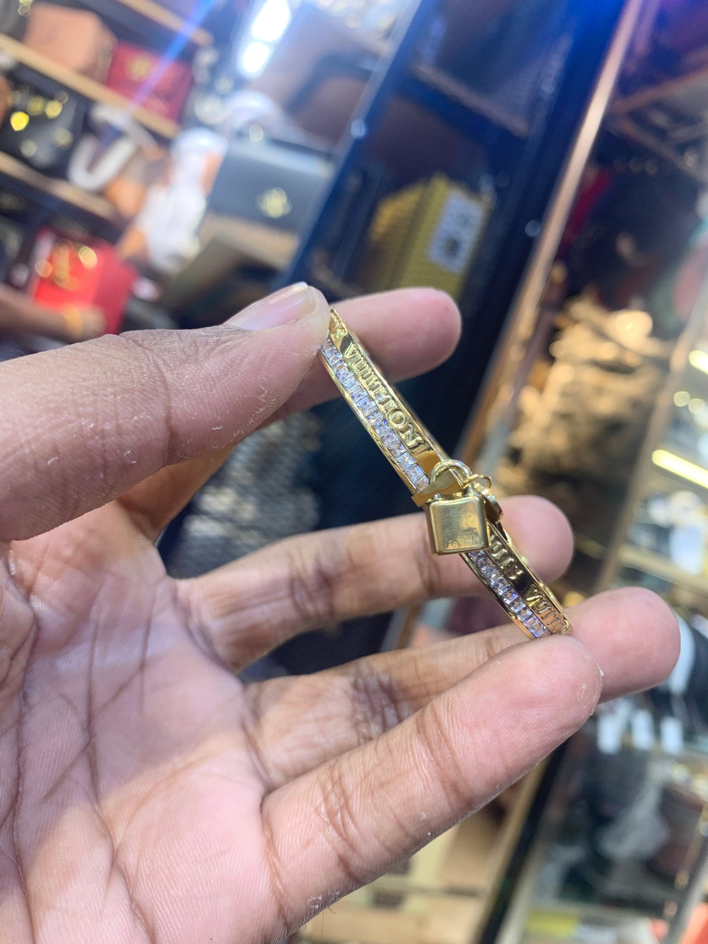 VL Uol Gold Color Premium Luxurious Men's Bracelet Bracelet With Fine Finishing For Unisex 502327