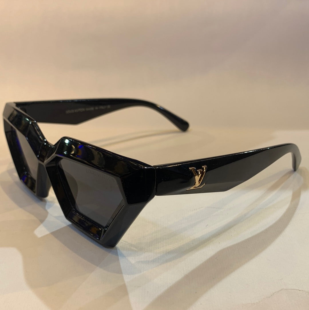 Uol Vl black frame black shade sunglass LH064 50 20-145