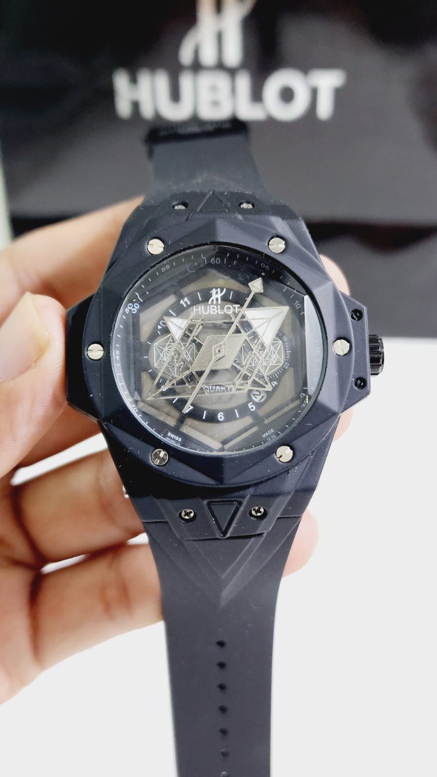 Buh Black Silicon Strap Black Ring Diamond Dial