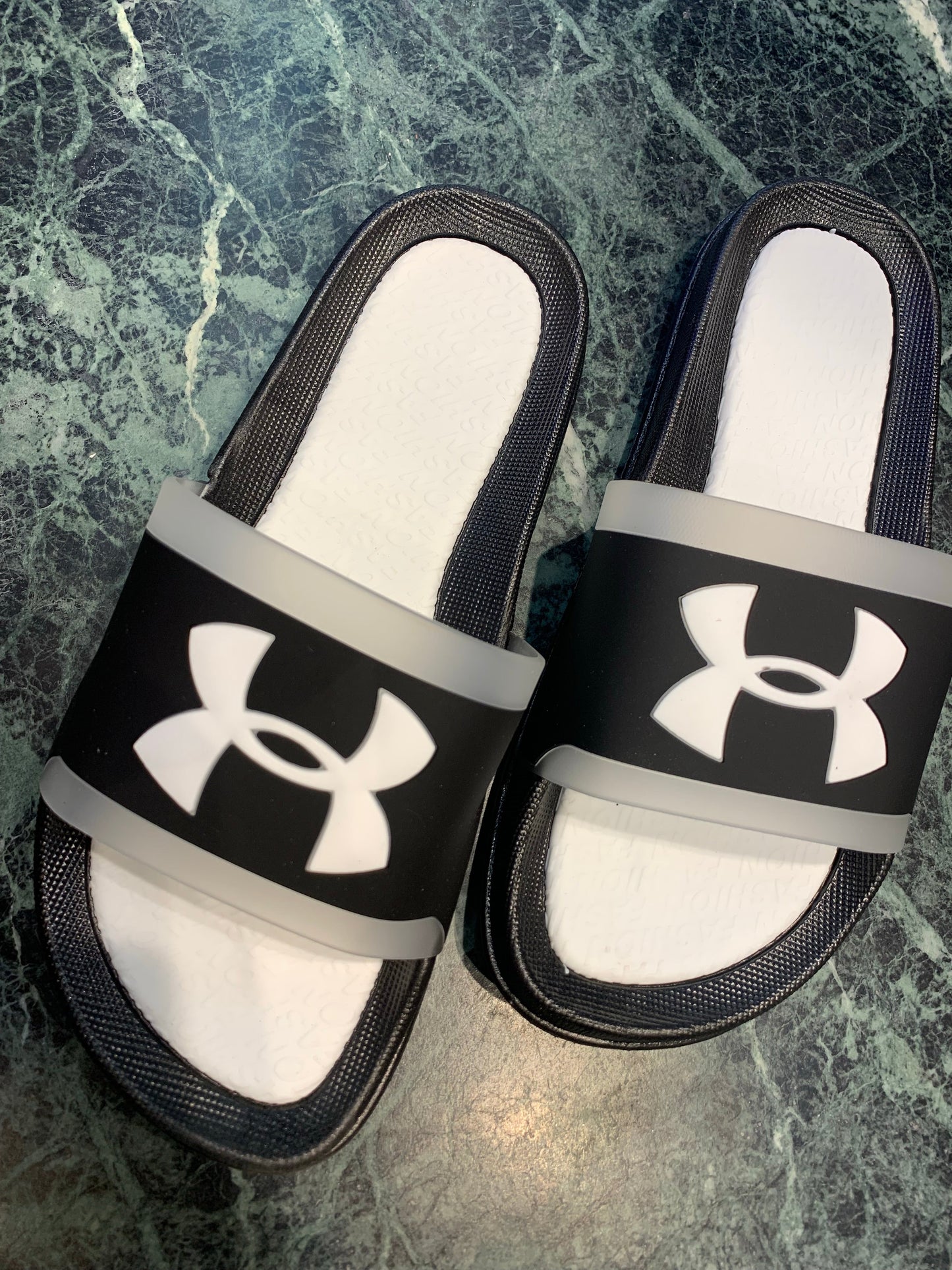 Black white Slipper