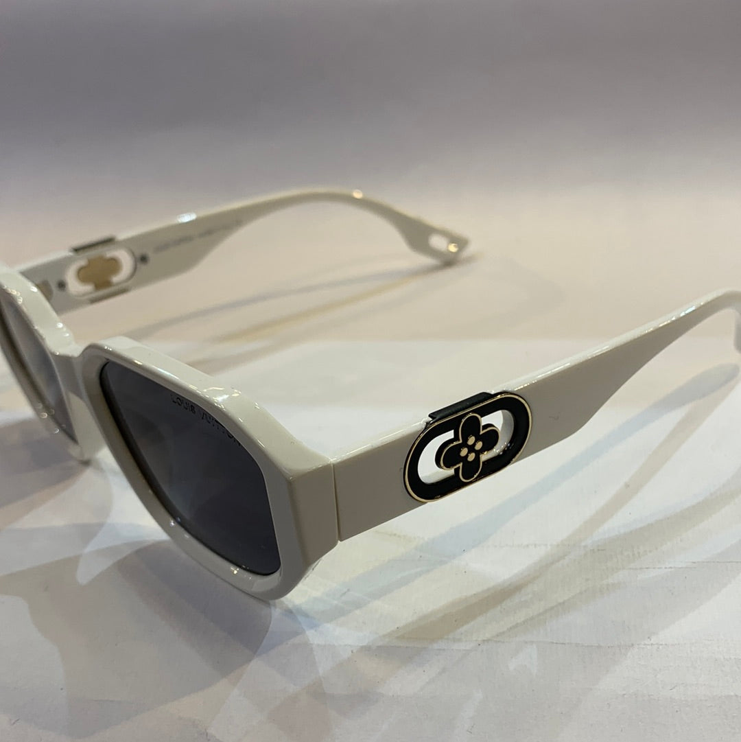 Uol Vl White Frame Black Shade Sunglass 99023 COL07 54 18-150