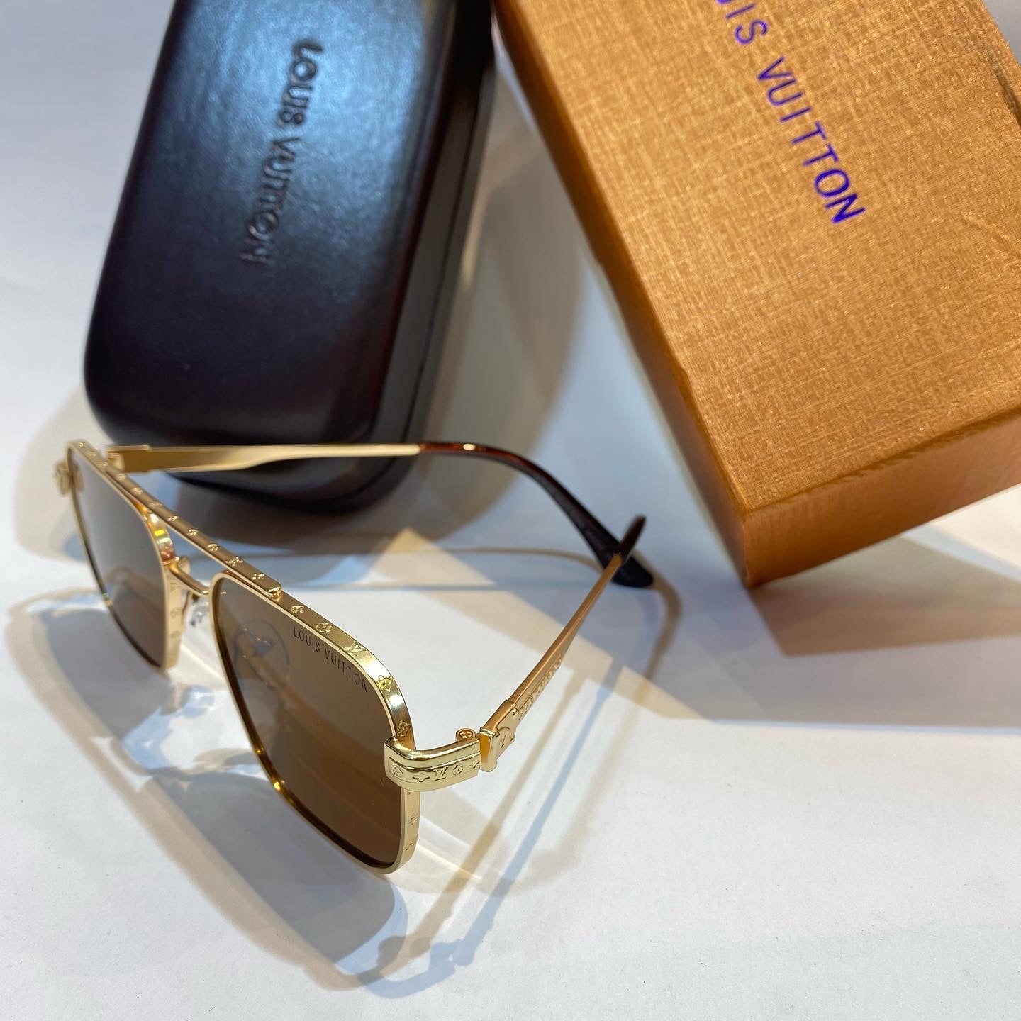 UOL Gold Frame Brown Shade Unisex Branded Sunglasses Lv1121 C6 57 16-141