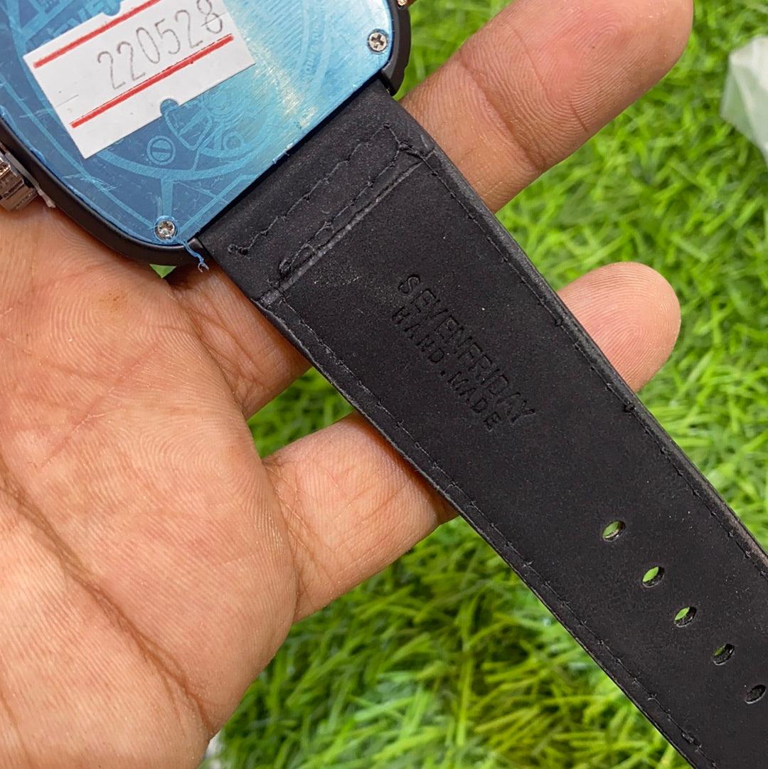 VES Black Square Dialed Fashion Quartz  Men Watch 220528